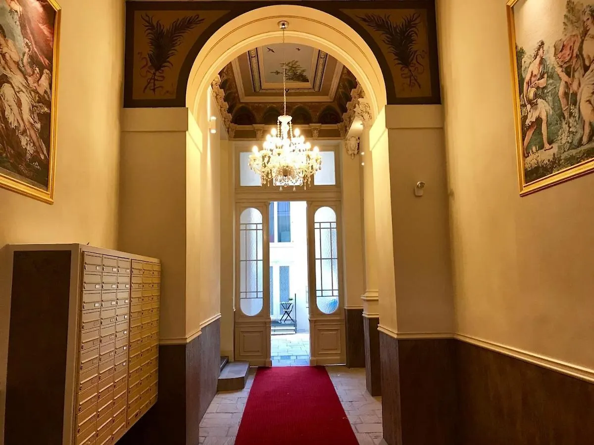 Apartment With A Terrace And Ac In The City Center Prag